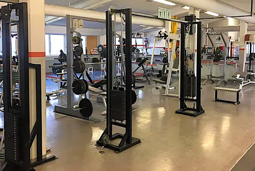 Välkommen till Borås Gym & Atletklubb! Vi finns på Getängsvägen 6 i Borås. Borås Gym & AtletklubbPå Borås Gym & Atletklubb har generationer av människor sedan 1914 ägnat sig åt träning för en starkare kropp. Vi bedriver gymträning i vårt fullt utrustade gym för säker motionsträning för ungdomar och seniorer i alla åldrar.Kraftkällan erbjuder Styrkelyft och Tyngdlyftning på hög nivåI vår lika bra fullt utrustade avdelning för kraftsporter med tävlingsverksamhet inom styrkelyft och tyngdlyftning där klubben fostrat flera lyftare på hög nationell nivå.Vi tror på att man blir som bäst tillsammans, genom både hård träning och trevligt sällskap. Vill du bli starkare tillsammans med oss? Vi finns även på instagram, facebook och tiktok. Välkommen att bli medlem hos oss och bidra till ytterligare ett sekel av styrka! Du är alltid välkommen att provträna, kontakta oss innan här. borasatletklubb.se - Telefon: 073-0704106Borås Gym & Atletklubb investerar i ett Precor Löpband i hög gymkvalitet från GymPartner.nu ÖppettiderAlla dagar 05:00 - 22:00KontaktuppgifterEmail: info@borasatletklubb.seTelefon: 073-0704106AdressGetängsvägen 6504 68, Borås